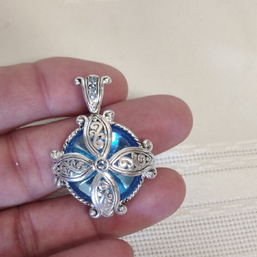 Stunning Silver Tone and Blue Pendant